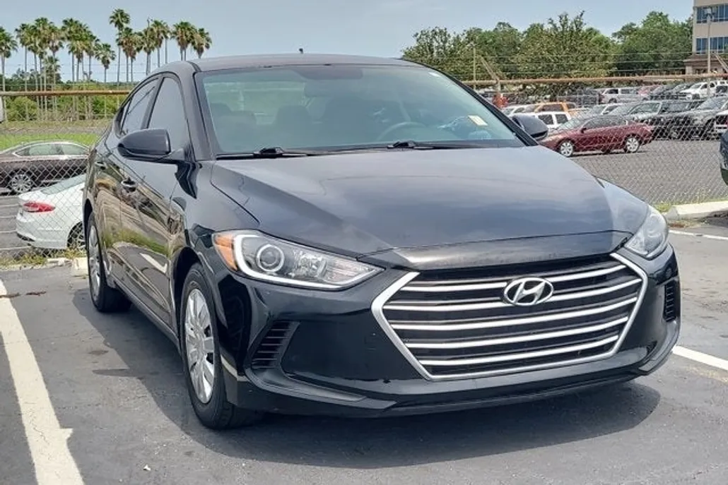 2017 Hyundai Elantra SE photo 1