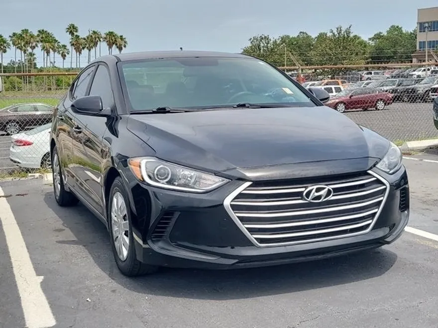 2017 Hyundai Elantra SE photo 1