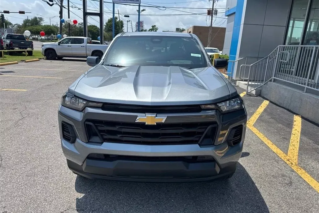 2025 Chevrolet Colorado Work Truck LT photo 1
