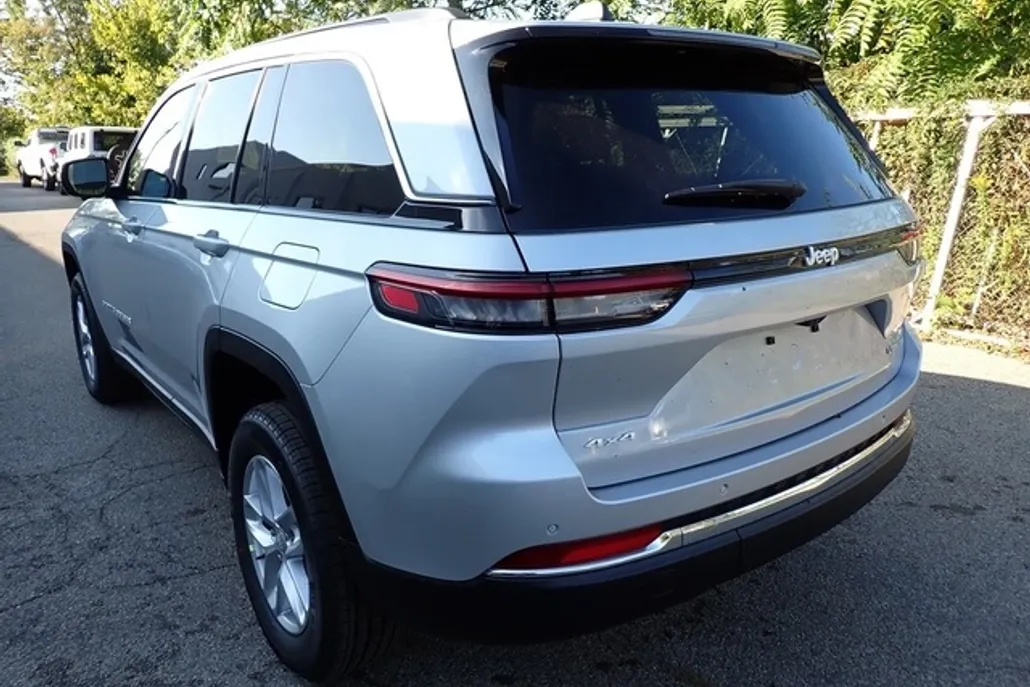 2025 Jeep Grand Cherokee Laredo X photo 1
