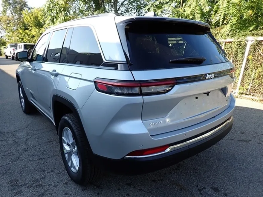 2025 Jeep Grand Cherokee Laredo X photo 1
