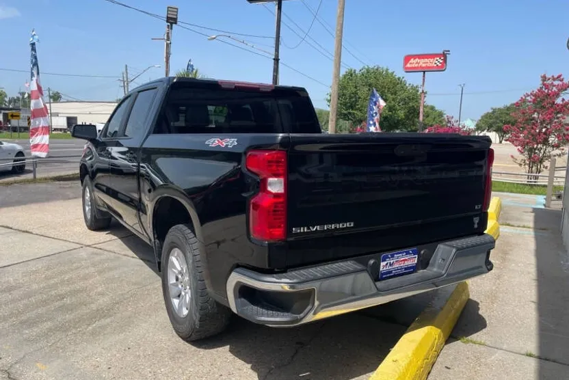 2019 Chevrolet Silverado 1500 LT photo 1
