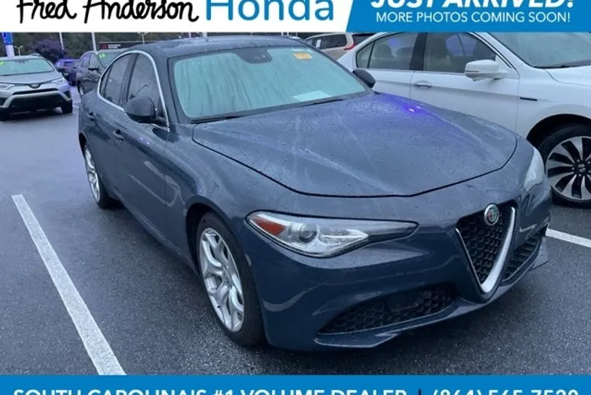 2019 Alfa Romeo Giulia Ti photo 1