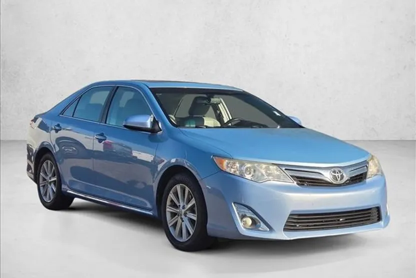 2014 Toyota Camry XLE photo 1