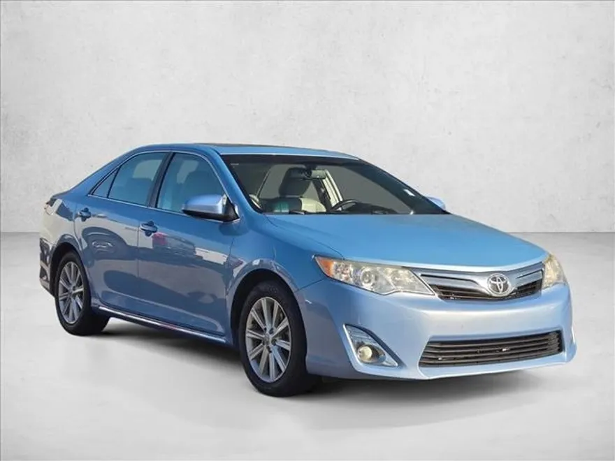 2014 Toyota Camry XLE photo 1