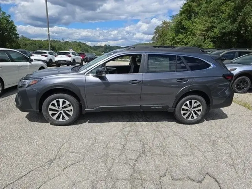 2025 Subaru Outback Premium photo 1