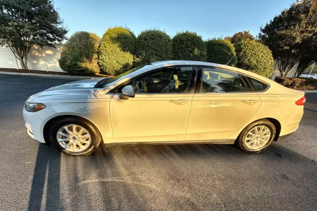 2015 Ford Fusion S photo 1