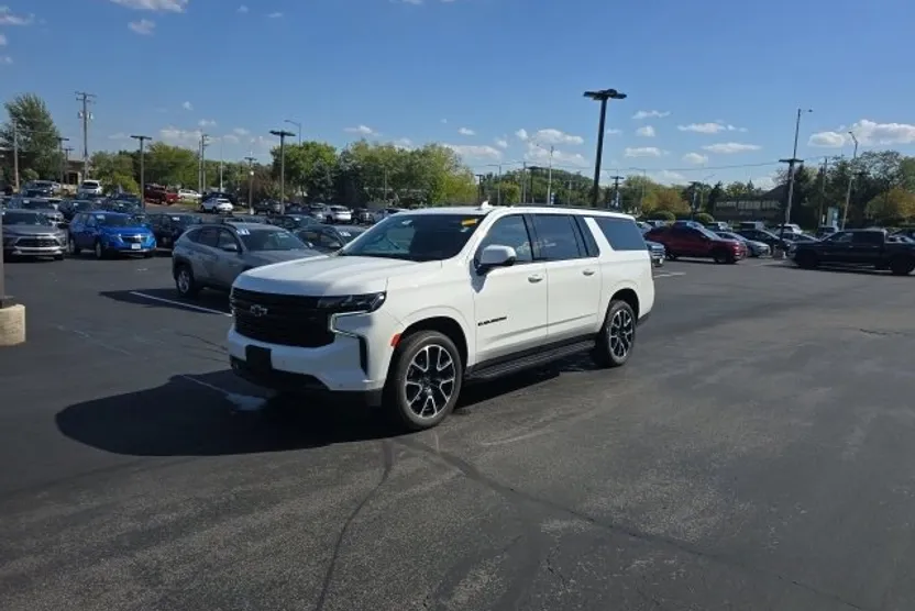 2023 Chevrolet Suburban RST photo 1