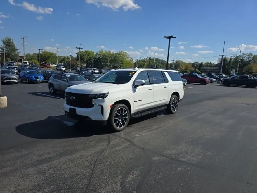 2023 Chevrolet Suburban RST photo 1