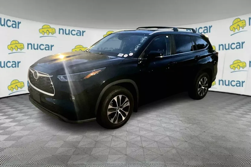 2023 Toyota Highlander XLE photo 1