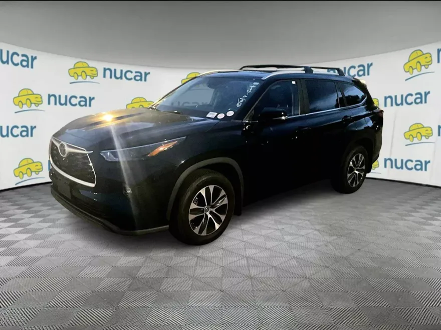 2023 Toyota Highlander XLE photo 1