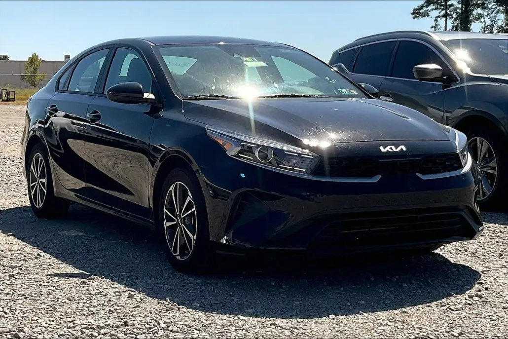 2023 Kia Forte LXS photo 1