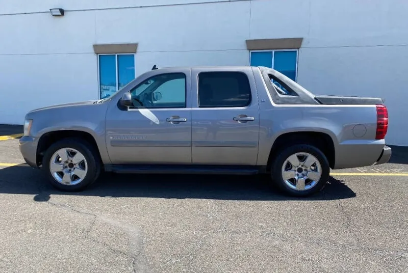 2008 Chevrolet Avalanche LTZ photo 1