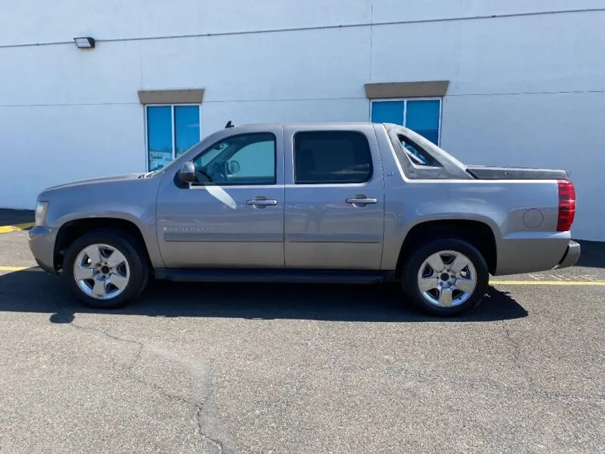 2008 Chevrolet Avalanche LTZ photo 1