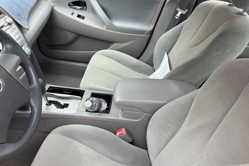 2009 Toyota Camry LE photo 1