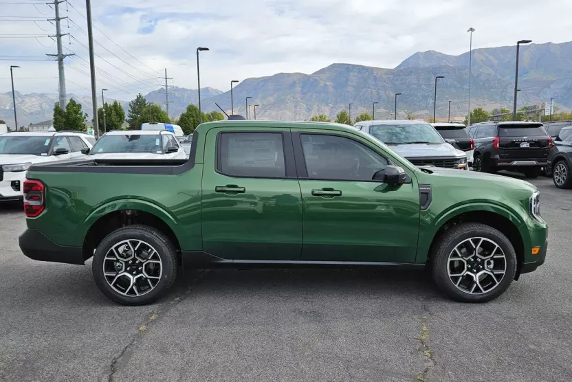 2025 Ford Maverick Lariat photo 1