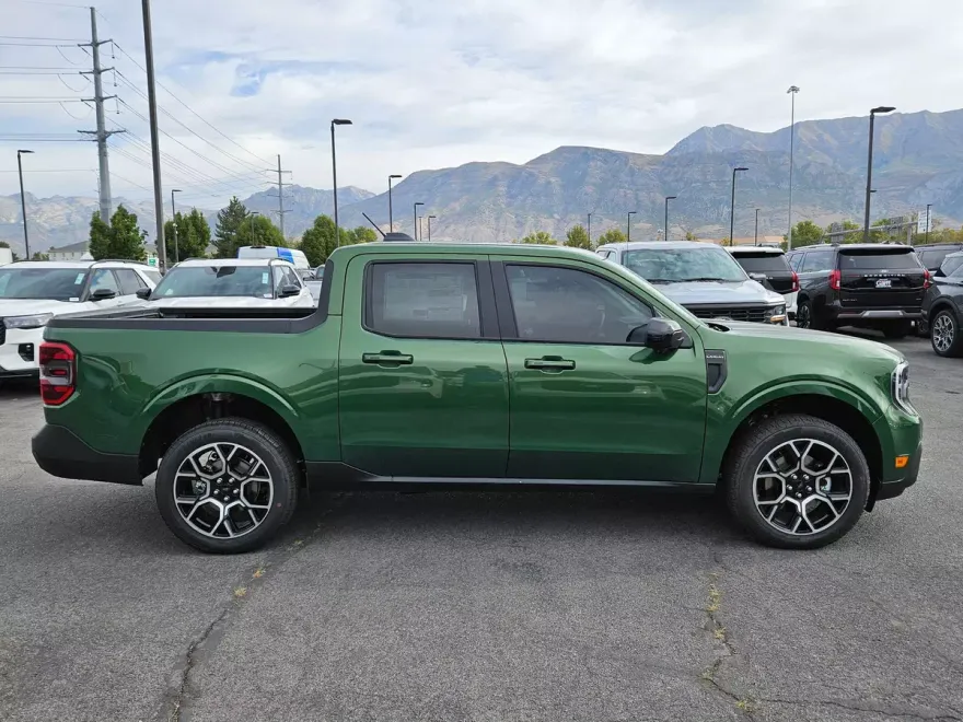 2025 Ford Maverick Lariat photo 1