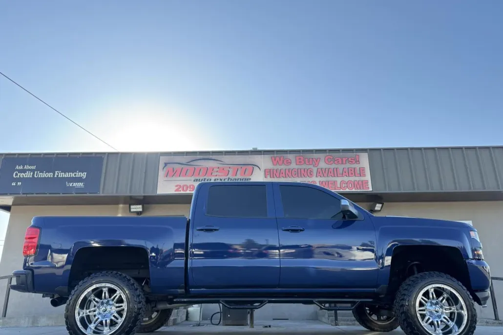 2016 Chevrolet Silverado LT photo 1