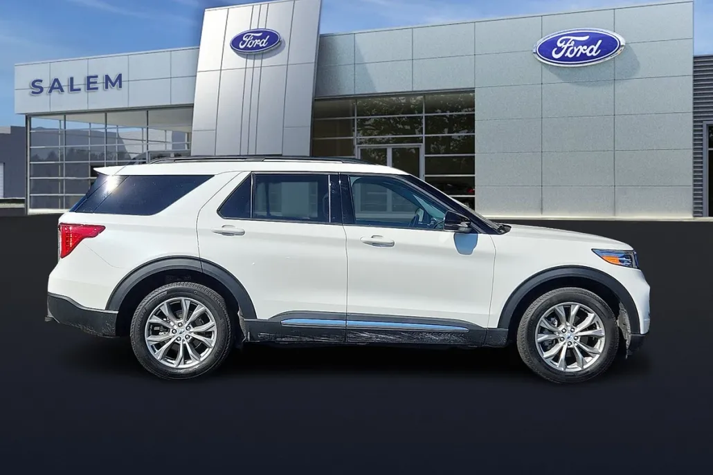2023 Ford Explorer XLT Sport photo 1