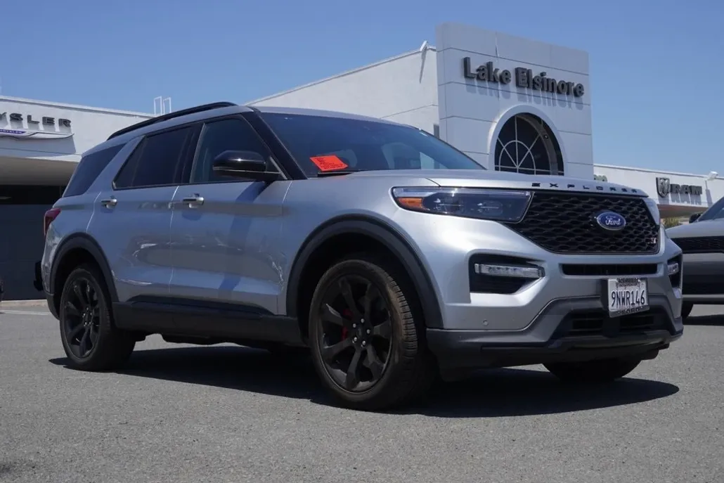 2024 Ford Explorer ST photo 1