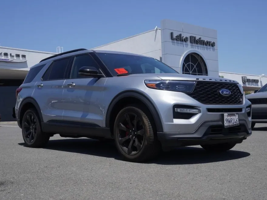 2024 Ford Explorer ST photo 1