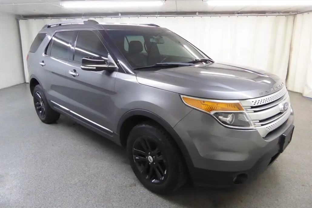 2013 Ford Explorer XLT photo 1