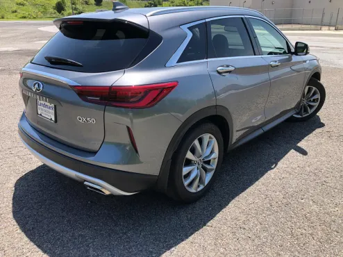 2019 Infiniti QX50 Essential photo 4