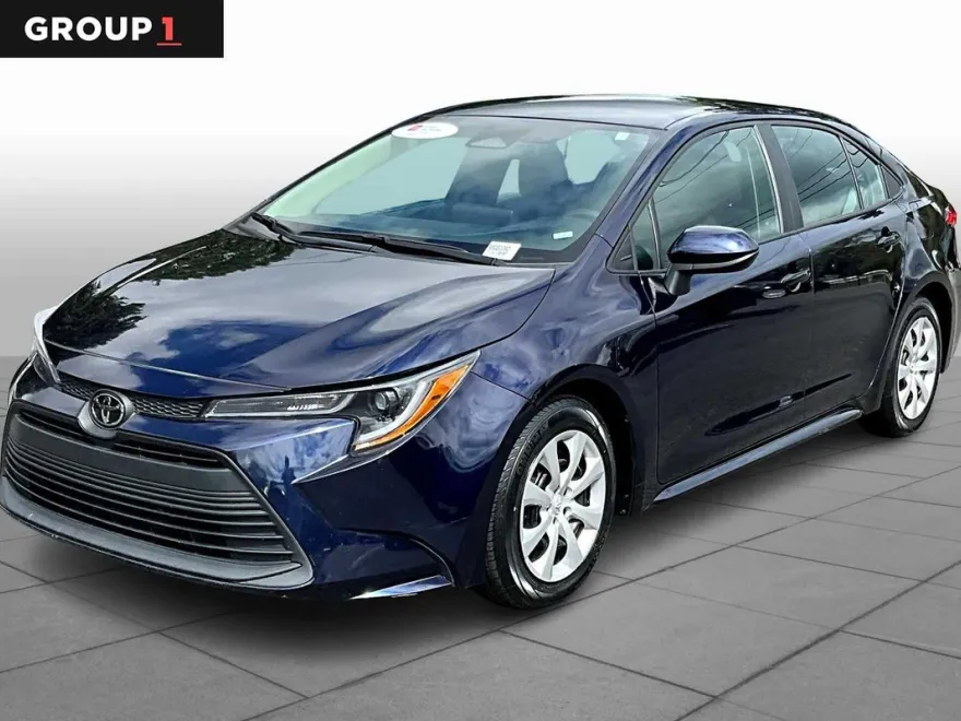 2024 Toyota Corolla LE photo 1