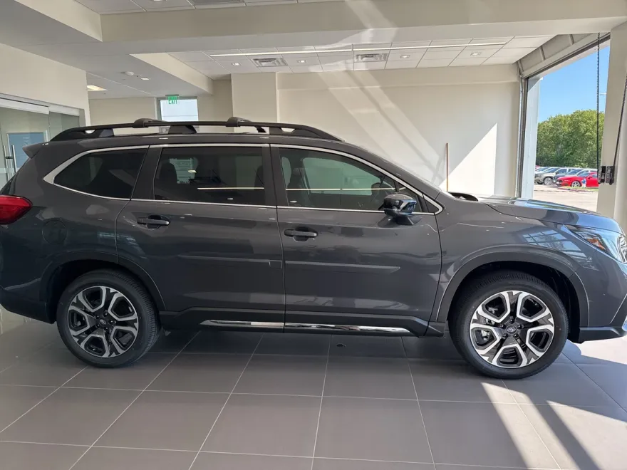 2025 Subaru Ascent Limited photo 1