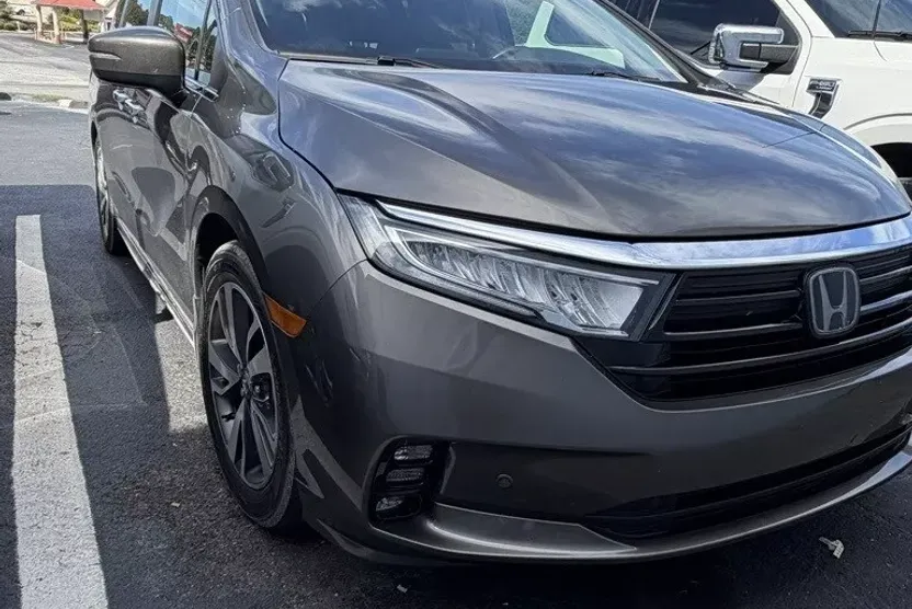 2021 Honda Odyssey Touring photo 1