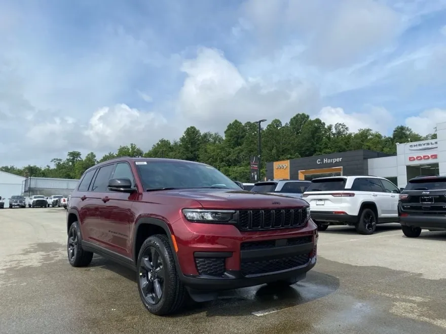 2025 Jeep Grand Cherokee Altitude photo 1