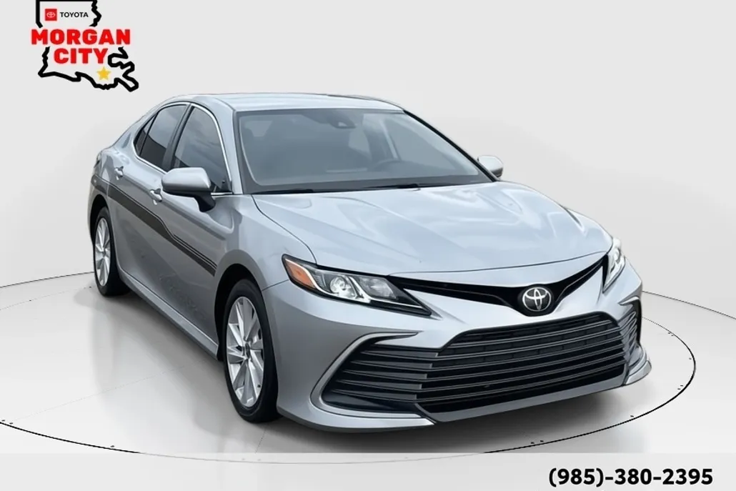 2023 Toyota Camry LE photo 1