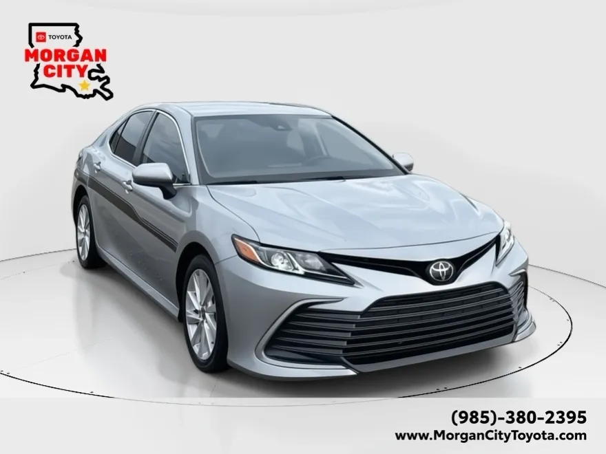 2023 Toyota Camry LE photo 1