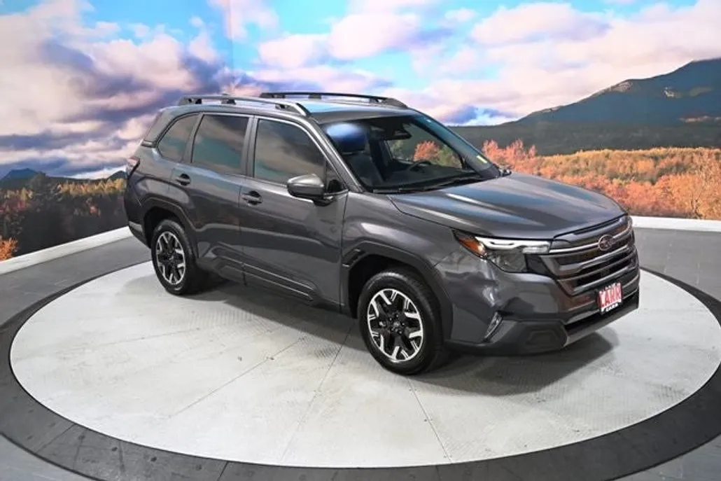 2025 Subaru Forester Premium photo 1