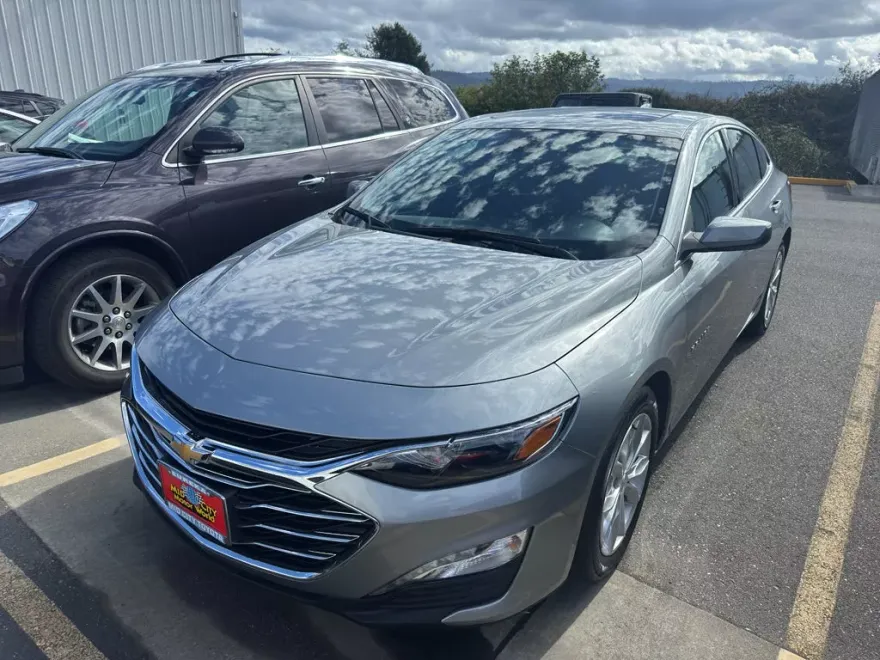 2024 Chevrolet Malibu 1LT photo 1