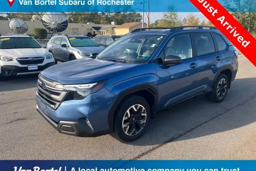 2025 Subaru Forester Premium photo 1