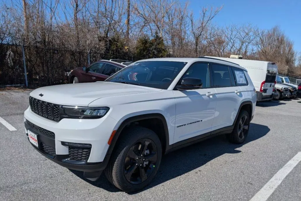 2025 Jeep Grand Cherokee L photo 1