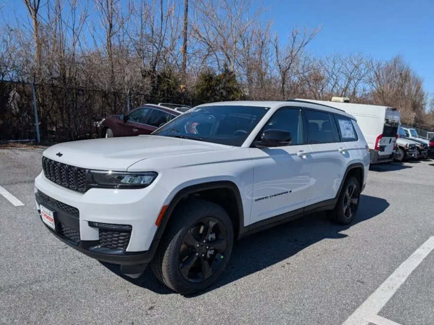 2025 Jeep Grand Cherokee L photo 1