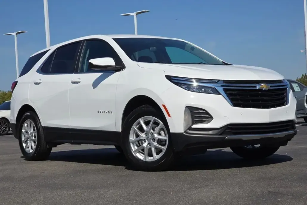 2023 Chevrolet Equinox LT photo 1