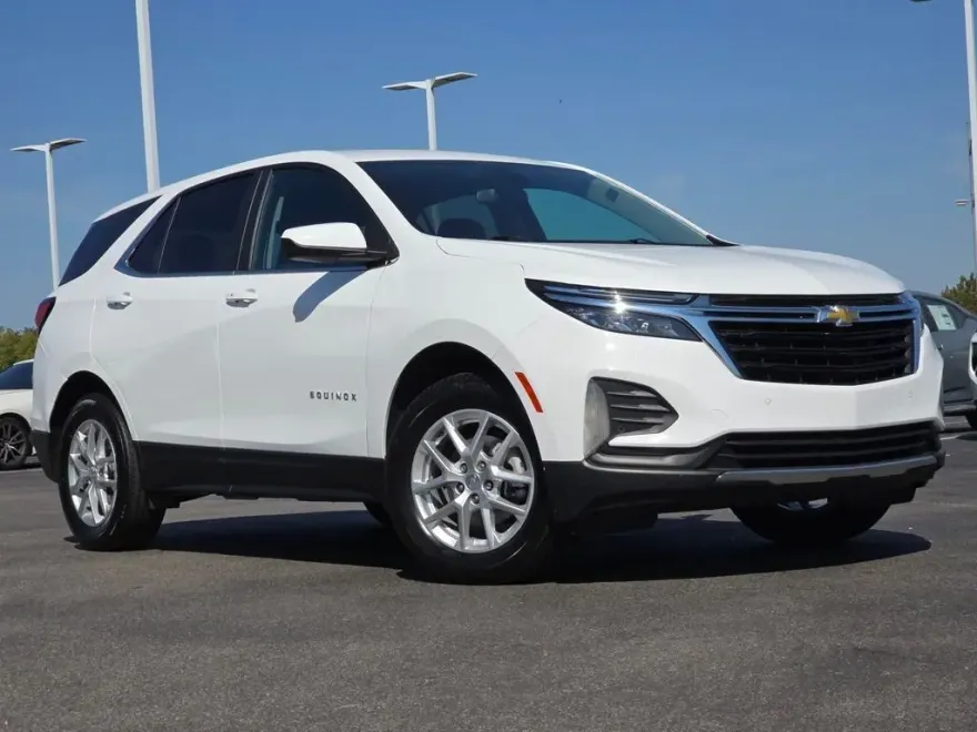2023 Chevrolet Equinox LT photo 1