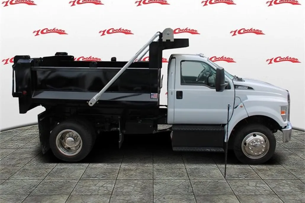 2025 Ford F-650 Base Regular Cab photo 1