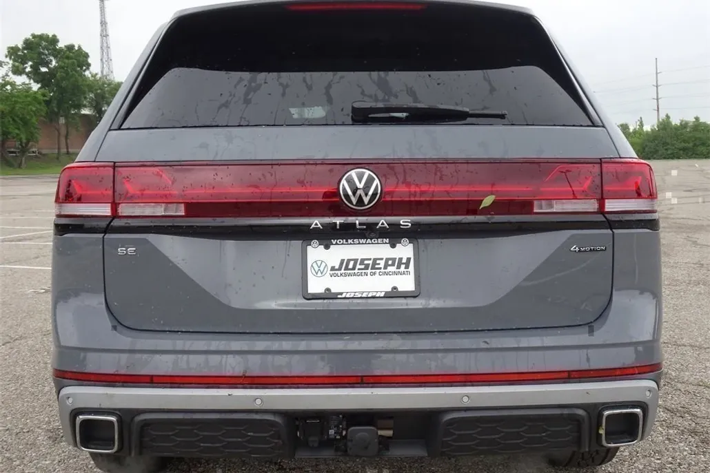 2025 Volkswagen Atlas Peak Edition SE photo 1