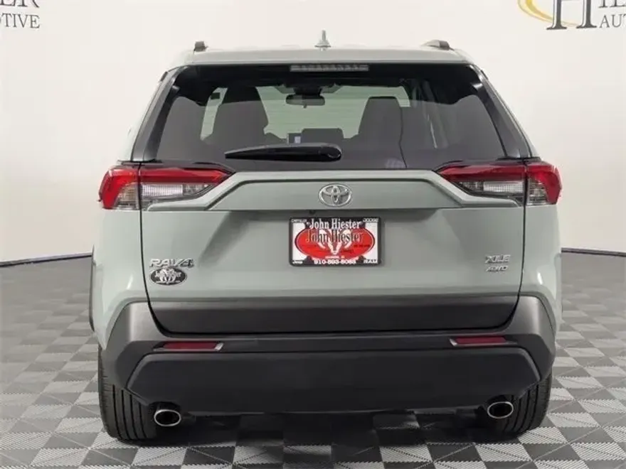 2023 Toyota RAV4 XLE Premium photo 1