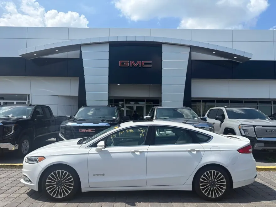 2017 Ford Fusion Hybrid Titanium photo 1