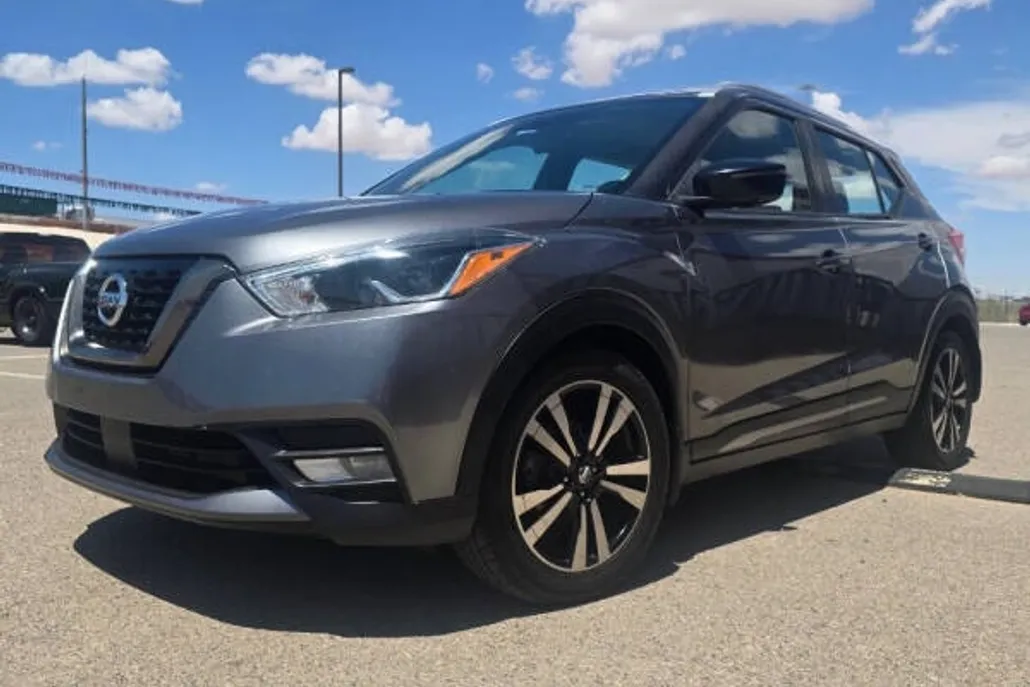 2020 Nissan Kicks SR photo 1