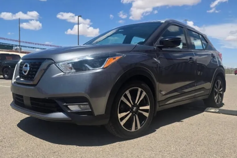 2020 Nissan Kicks SR photo 1