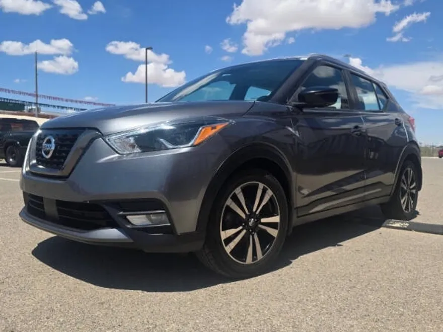 2020 Nissan Kicks SR photo 1