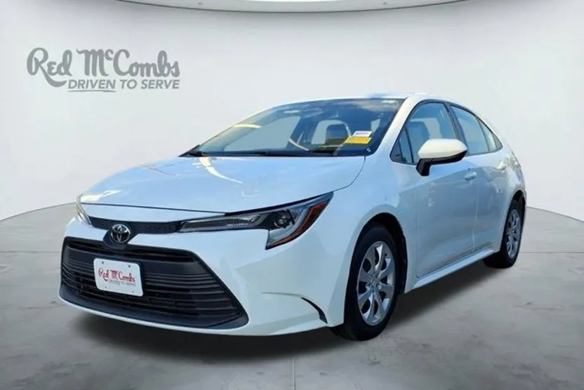 2023 Toyota Corolla LE photo 1