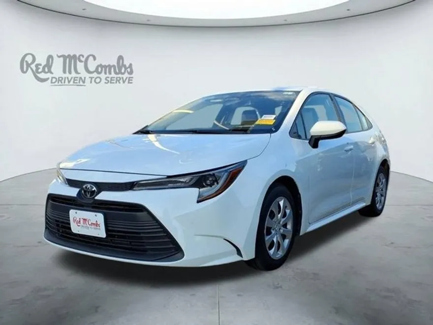 2023 Toyota Corolla LE photo 1