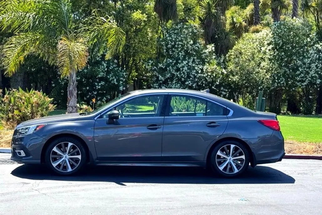 2018 Subaru Legacy 3.6R Limited photo 1